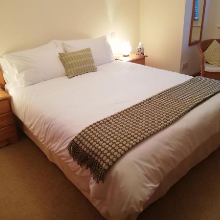 ケンメア Two Eggs Bed & Breakfast エクステリア 写真